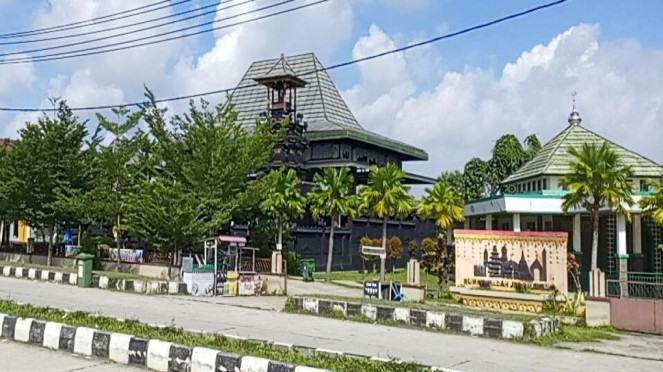 Bangunan-bangunan rumah ibadah enam agama yang dibangun sebagai salah satu fasil Bangunan-bangunan rumah ibadah enam agama yang dibangun sebagai salah satu fasil