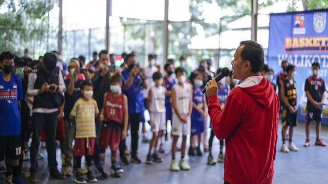 Wali Kota Bogor Bima Arya membuka Turnamen Basketball Three on Three