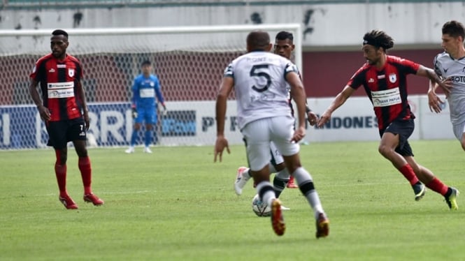 Pertandingan Persipura vs Tira Persikabo