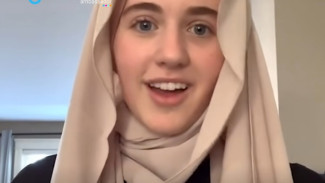 Putuskan Jadi Mualaf, Bule Cantik Ini Sempat Anggap Islam Agama yang Membosankan
