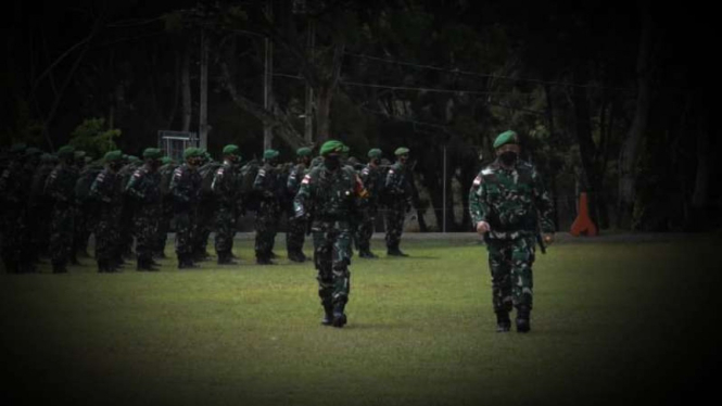 VIVA Militer: Pasukan Yonif 711/Raksatama dan Brigjen TNI Izak.