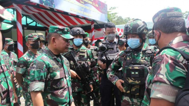 VIVA Militer: KSAD Jenderal TNI Dudung Abdurachman temui Satgas Operasi di Papua