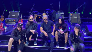 Jamrud Peringati 25 Tahun Berkarya dengan Cara Tak Biasa