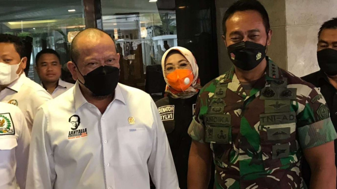 Ketua DPD La Nyalla Mataliti bertemu dengan Panglima TNI Andika Perkasa.