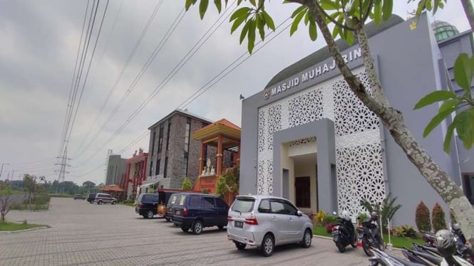 Enam tempat ibadah yang berdiri berdampingan di Surabaya
