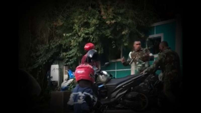 VIVA Militer: Prajurit TNI berkelahi vs 2 polisi.