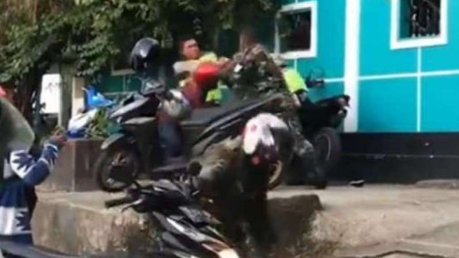 VIVA Militer: Perkelahian dua anggota Polri dan seorang prajurit TNI di Ambon