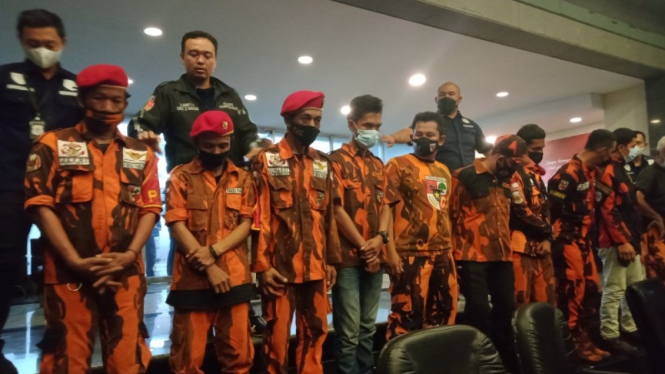 Polda Metro Jaya menangkap 21 orang oknum ormas Pemuda Pancasila.