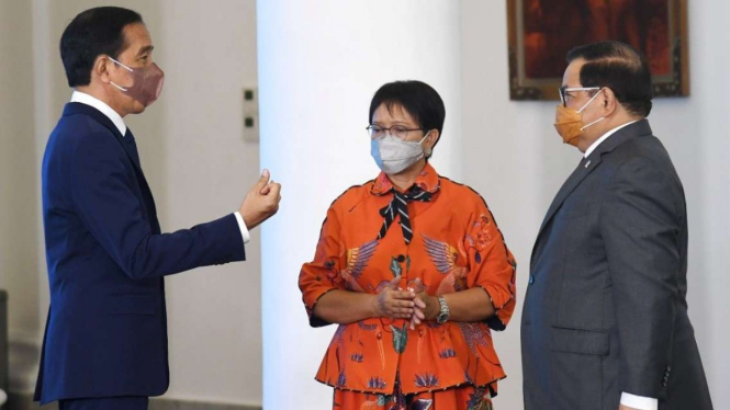 Presiden Jokowi, Menlu Retno Marsudi dan Seskab Pramono Anung