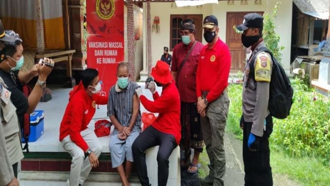 Vaksinasi COVID-19 digelar di Bali