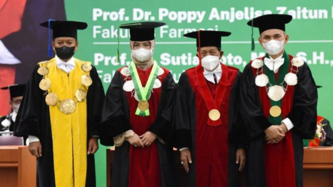 Prof Poppy Anjelisa Zaitun Hasibuan (nomor dua dari kiri)