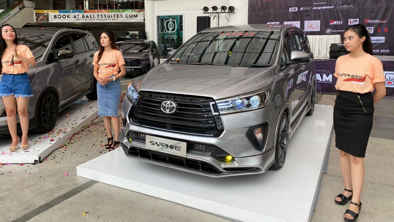Tampilan Toyota Innova Yang Terjangkit Virus Body Kit Surabaya