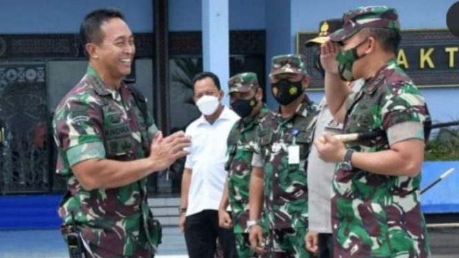 VIVA Militer: Panglima TNI bertemu dengan Pangdam XIV/Hasanuddin di Makassar