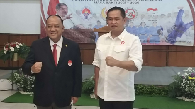 Ketua KONI Marciano Norman bersama Ketua Umum PB PJSI di markas Judo Indonesia