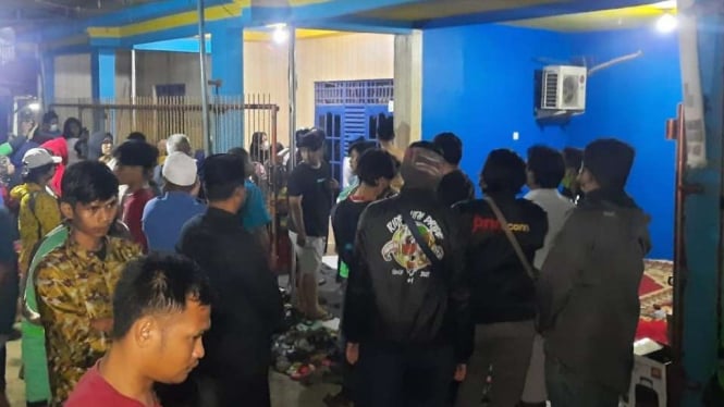 Suasana di rumah duka korban mutilasi di Bekasi, Jabar.