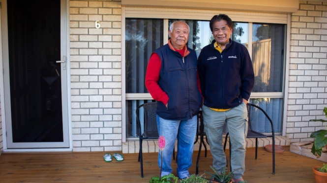 Zakaria Sanny (John) dan Muhammad Imran (Max) mendapatkan izin tinggal warga tetap (PR) Australia dengan mudah di tahun 1976. (ABC News: Natasya Salim)