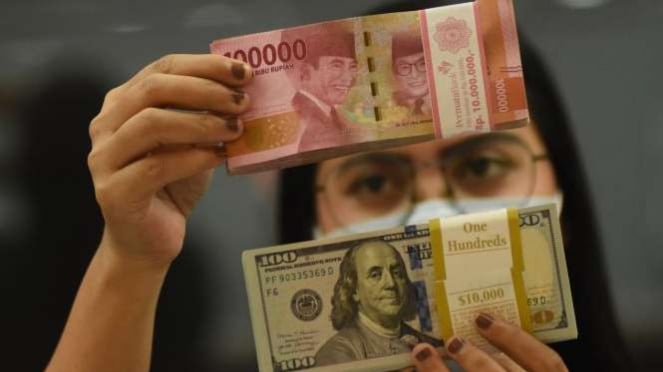 Rupiah melemah terhadap dolar AS.