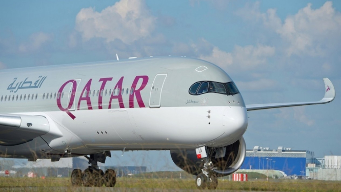 Kasus ketujuh yang dikonfirmasi di NSW dari strain Omicron melakukan perjalanan ke Sydney dengan penerbangan Qatar Airways. (Supplied: Qatar Airways)