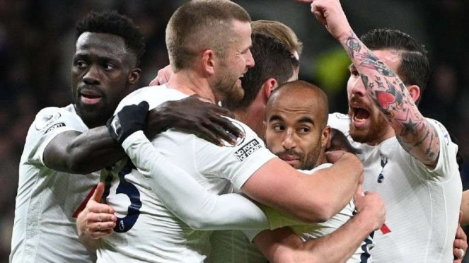 Pemain Tottenham Hotspur rayakan gol. Pemain Tottenham Hotspur rayakan gol.