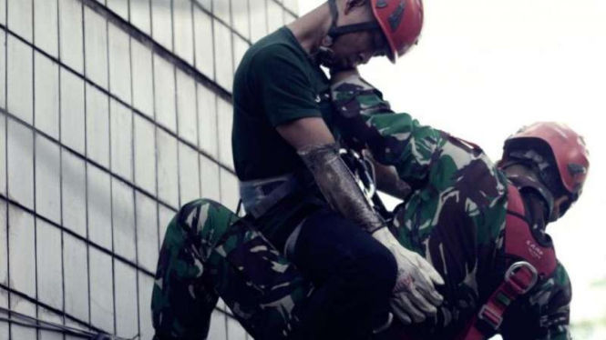 VIVA Militer: Seorang prajurit TNI Angkatan Laut menyelamatkan nyawa pasien RS