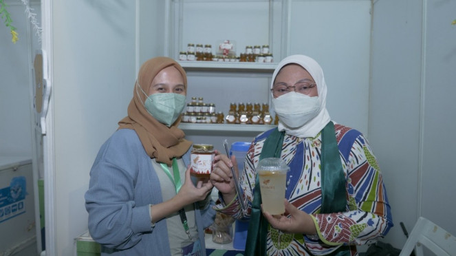 Menaker, Ida Fauziyah (kanan)