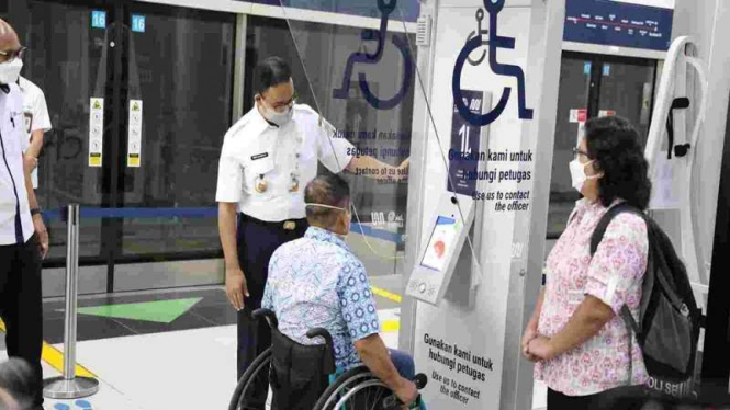 Gubernur DKI Jakarta Anies Baswedan meresmikan layakanan disabilitas di MRT