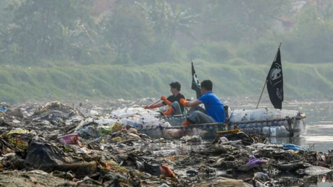 Sampah plastik di Bali.