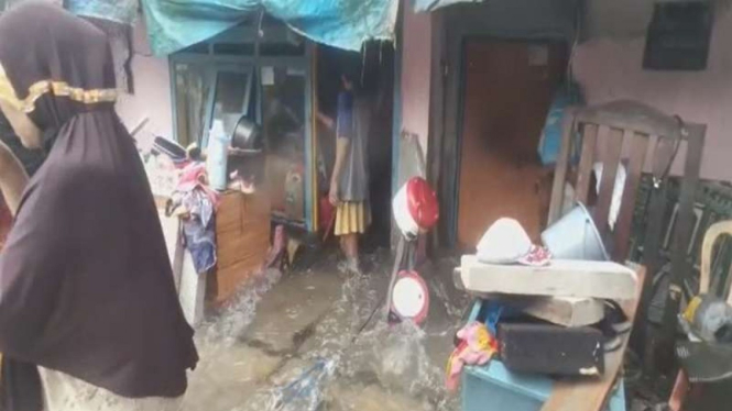 Banjir rob di Jakarta Utara menggenangi rumah warga