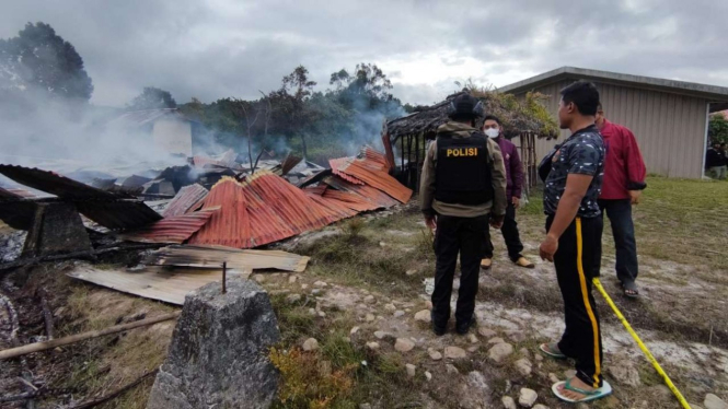 SMAN 1 Oksibil Papua hangus terbakar oleh KKB.