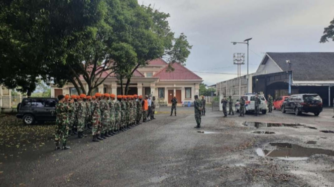 VIVA Militer: Pasukan Elit TNI AU Terobos Bantu Korban Erupsi Gunung Semeru