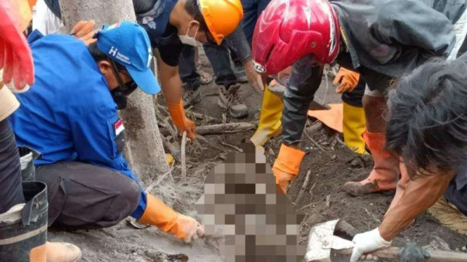 Korban meninggal akibat erupsi Gunung Semeru ditemukan.