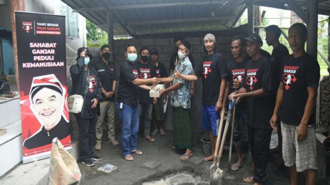 Relawan Sahabat Ganjar membantu renovasi Masjid di NTB