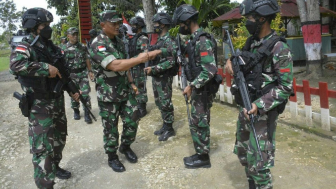 VIVA Militer: Brigjen TNI Izak Pangemanan datangi Satgas Yonif 711/Raksatama
