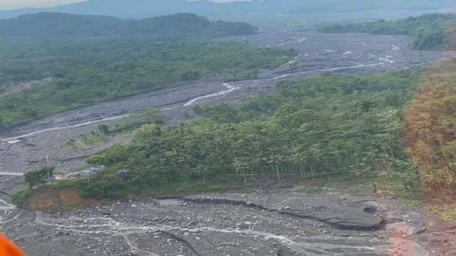 Pantauan udara bencana erupsi Gunung Semeru