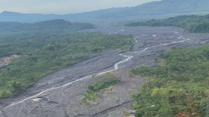 Pantauan udara bencana erupsi Gunung Semeru