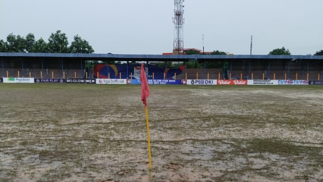 Lapangan Stadion Tugu banjir