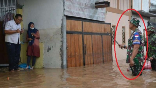 VIVA Militer: Danrem 162/Wira Bhakti kunjungi warga yang terkena banjir