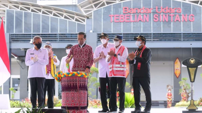 Presiden Jokowi Resmikan Bandara Tebelian Sintang, Kalimantan Barat