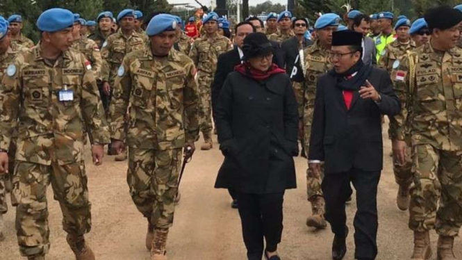 Menlu RI saat kunjungi misi penjaga perdamaian PBB UNIFIL dari Indonesia