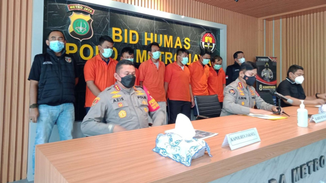 Polda Metro Jaya merilis kasus penangkapan pengeroyok polisi.