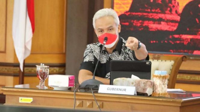 Gubernur Jawa Tengah Ganjar Pranowo saat rakor nataru dan vaksinasi.