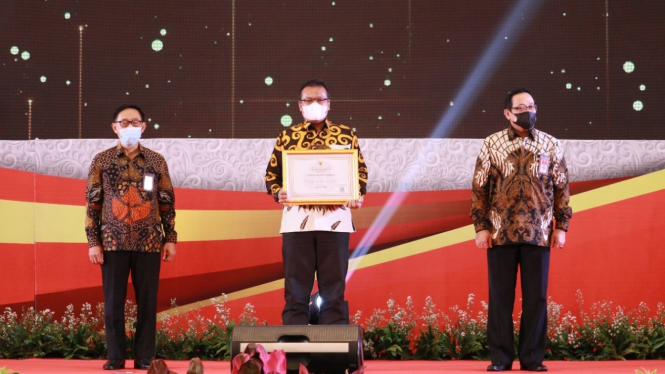 Kepala LAN, Dr. Adi Suryanto, M.Si di sela-sela acara Anugerah Meritokrasi Penyerahan Hasil Penerapan Sistem Merit Dalam manajemen ASN kepada Instansi Pemerintah yang diselenggarakan oleh KASN di Hotel Westin, Surabaya, Selasa (7/11).
