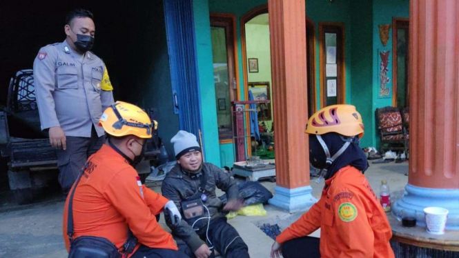 Tim SAR temukan survivor yang mengalami hipotermia di Gunung Merbabu.