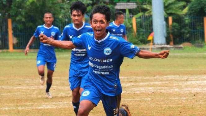 Pemain Persitara merayakan gol. 