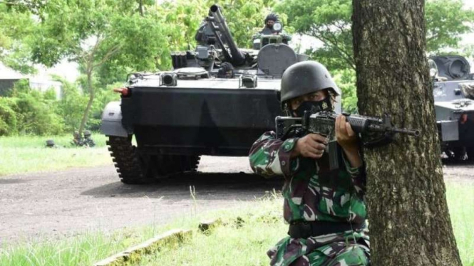 VIVA Militer: Prajurit dan tank Yontankfib 2/Marinir