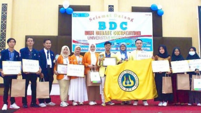 UNP Juara Lomba Debat Bahasa Indonesia