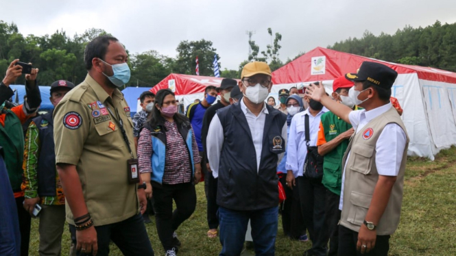 Komisi VIII Serahkan Bantuan Makanan Siap Saji dari Kemensos