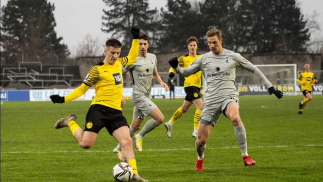 Pertandingan VfL Bochum vs Borussia Dortmund. 