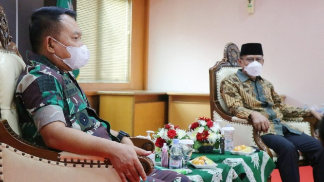 Ketum PP Muhammadiyah Haedar Nashir dan KASAD Jenderal Dudung Abdurachman.