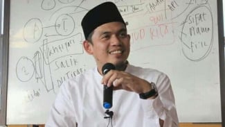 Tegas, Buya Arrazy Tegur Seorang Habib yang Ajarkan Sholawat untuk Minta Dunia